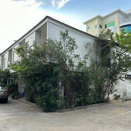 Bk Hotel Phnom Penh Luaran gambar