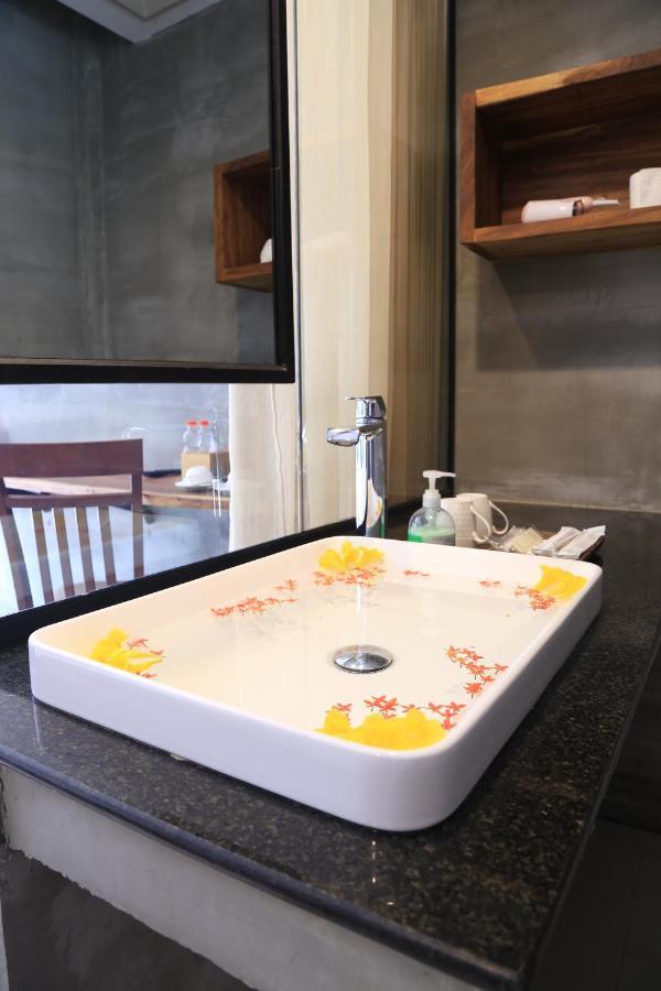 Bk Hotel Phnom Penh Luaran gambar